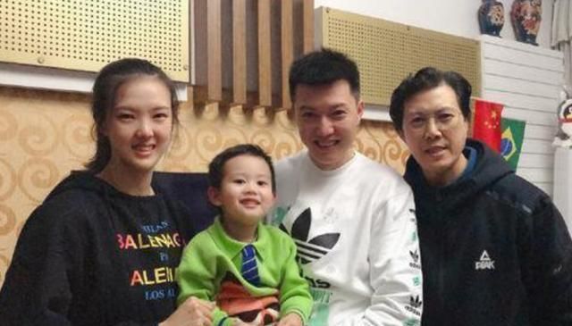 李杨|星三代！张常宁侄子长大了，年仅4岁身高出众，不打排球打篮球？