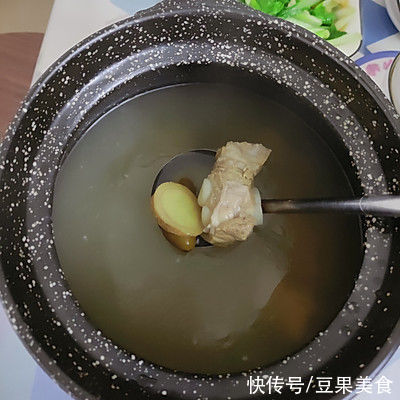 广东靓汤—秋季润肺青橄榄排骨汤