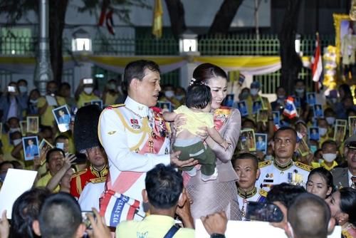 提达|诗妮娜叫板苏提达?学苏提达抱娃,展现母性一面