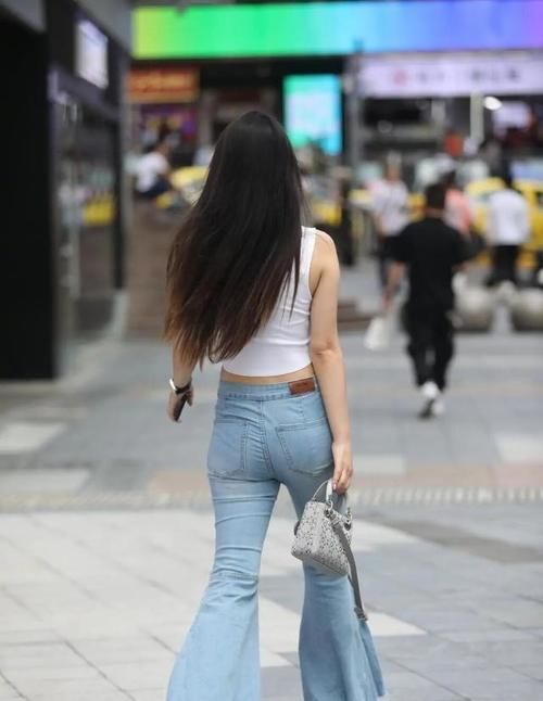 吊带裤 瑜伽裤带来魅惑体态，突破穿衣绝限，带来洋气年轻气息