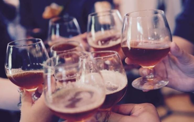 不顾|老话“酒不顾人，色不顾身，财不顾亲”什么意思，为什么这么说？