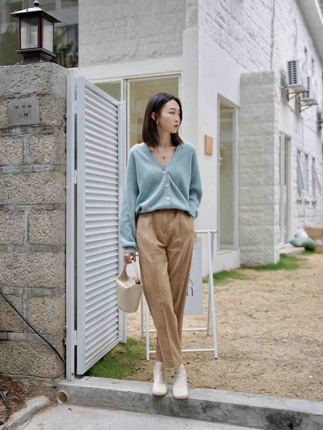 时髦|说实话,春天还是穿“奶奶衫”更时髦,保暖且显瘦