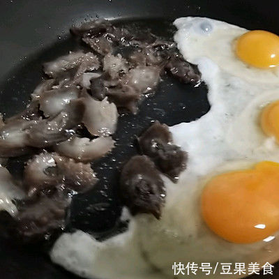 青蒜叶|小白也能做的快手菜——海参炒鸡蛋