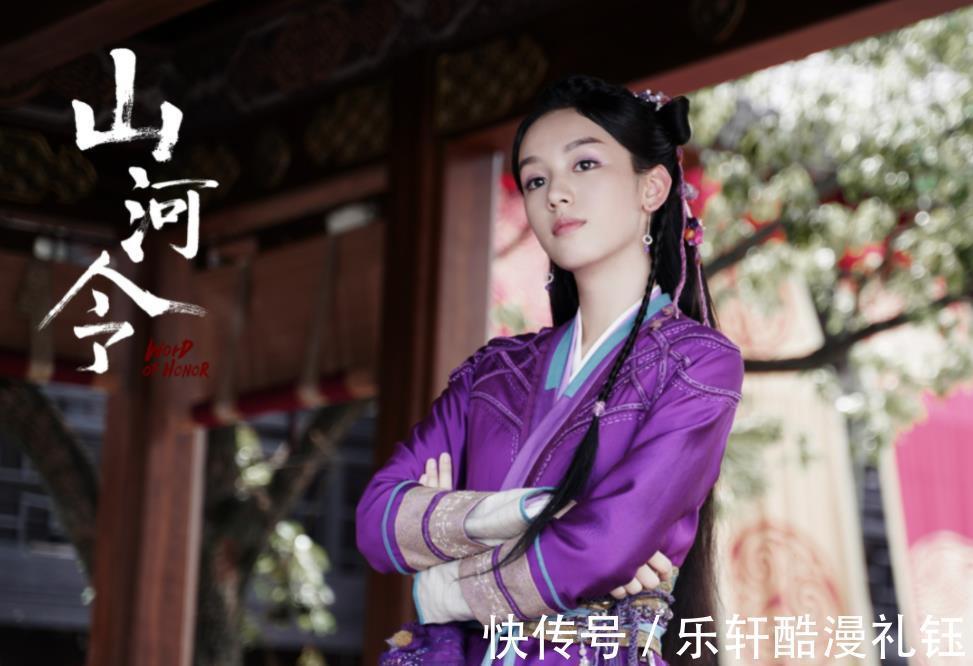 花儿与少年|《中餐厅5》海报姚安娜独自站后排，颜值普通头比周也大一圈