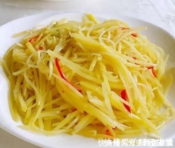 炒土豆丝十人九错,难怪粘锅不脆不好吃,快看酒店厨师怎么做的