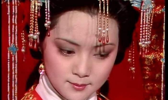 孙媳妇!红楼梦 贾母为何没把薛宝钗列为孙媳妇名单——莺儿一语道破