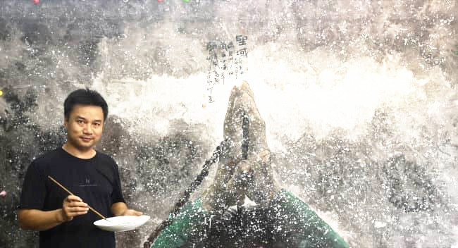 神秘芭沙老枪手&艺术鉴赏网:于海《神秘芭沙老枪手》荣宝斋成功拍出38万