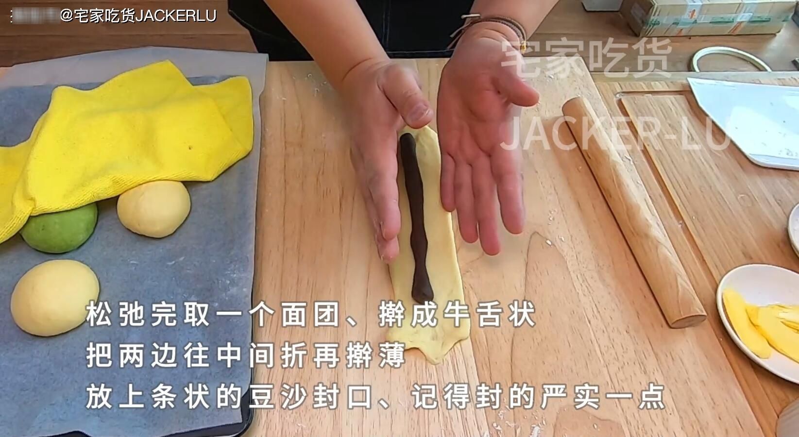 面包|家常毛毛虫面包,简单又经典的甜品,入口细腻,绵软有嚼劲。
