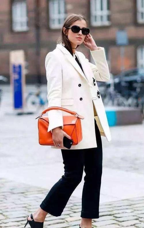 ?女人过了45岁，如果不差钱，建议多穿这3种裤子，显瘦时髦有气质