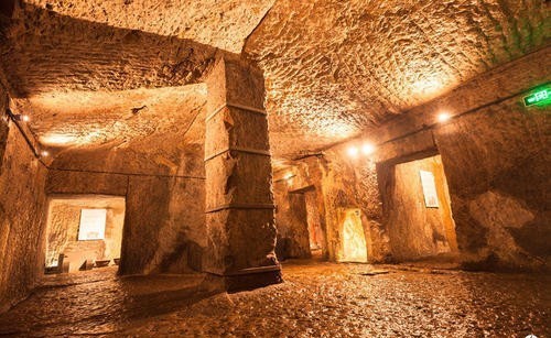 答案|盗墓贼未动塞石,龟山2号墓为何空空如也?专家:答案就在塞石上