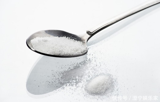 白醋|白色衣服发黄怎么办教你4个清洗衣服小妙招，轻松清洗发黄衣服