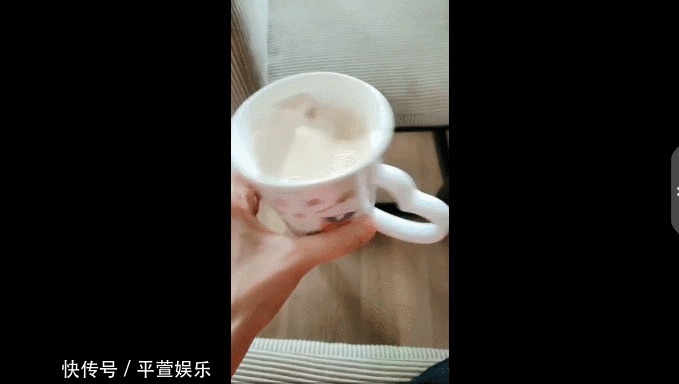 明星疫期居家全变厨师,何炅这菜我学不会,华晨宇这菜我吃不饱