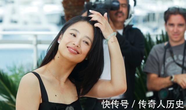 颜色&都说翡翠以绿为贵,为何周韵只喜欢无色的翡翠呢!