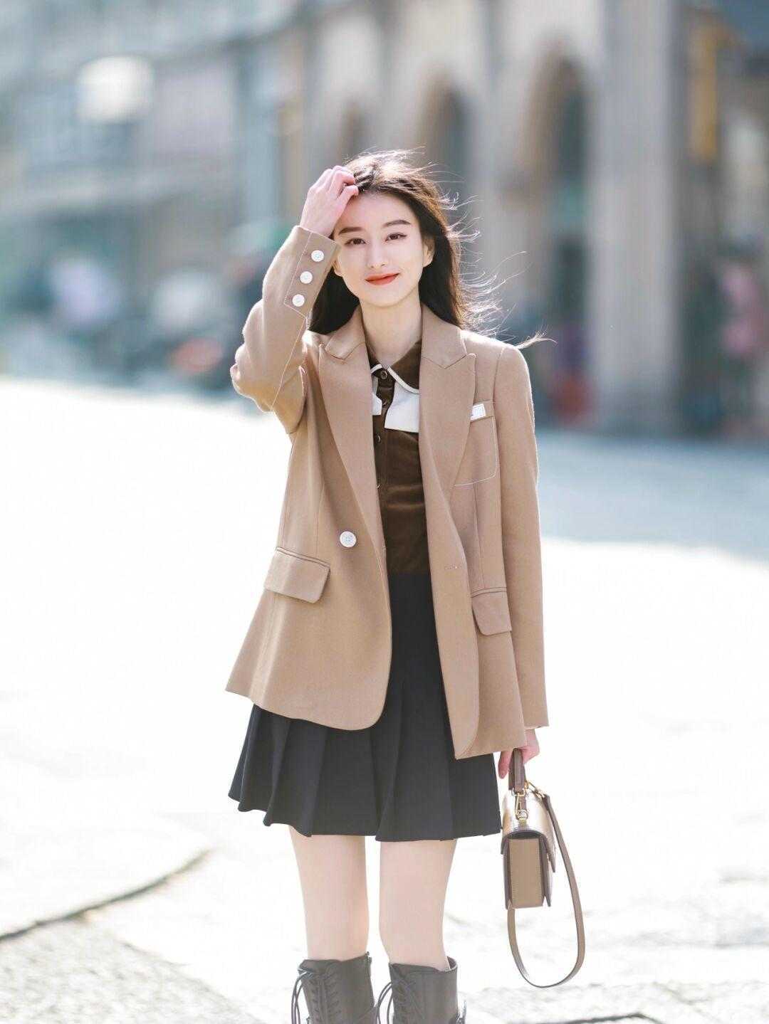 黑丝 出门聚会怎么穿?这四款心机造型,时髦个性又有腔调,咋穿都出彩