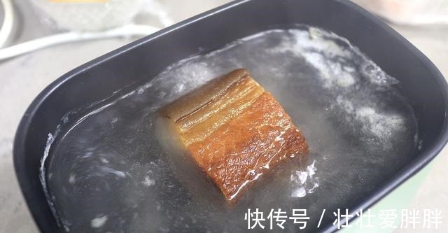 辣椒炒腊肉辣椒清脆,腊肉咸香,肥而不腻!