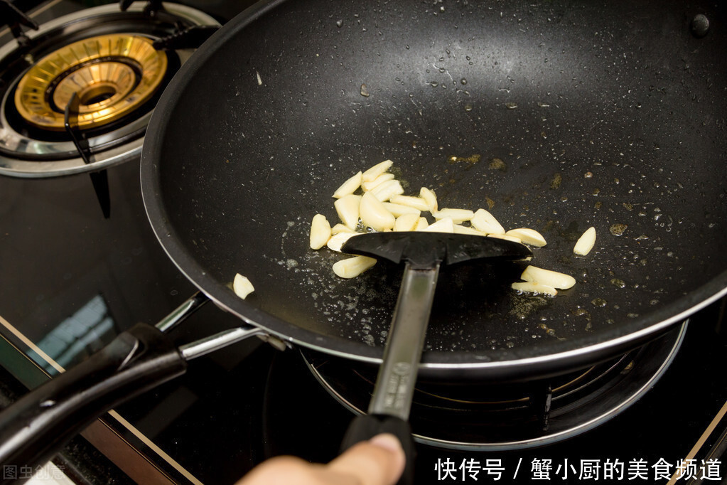 原汁原味|油麦菜怎么做好吃?教你2种技巧和再下4种调料,做出锅比肉还鲜