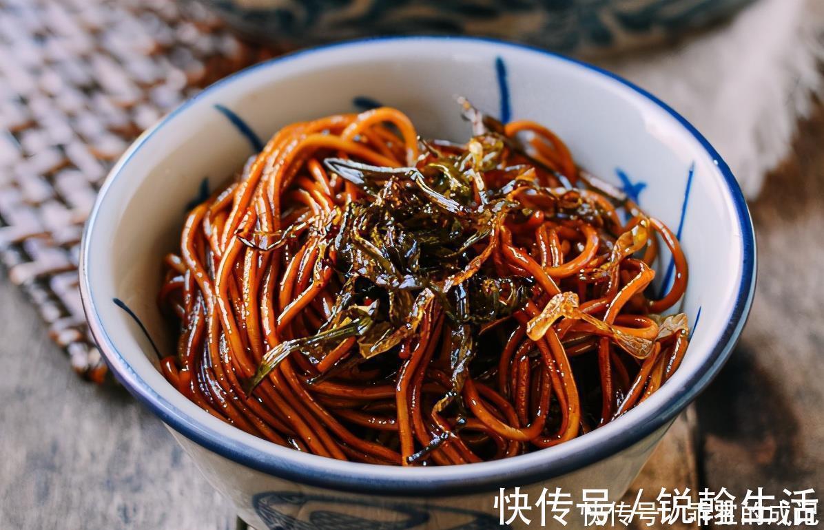 两碗|面条这样做，孩子又多吃了两碗，只要几分钟就能完成，味道真香