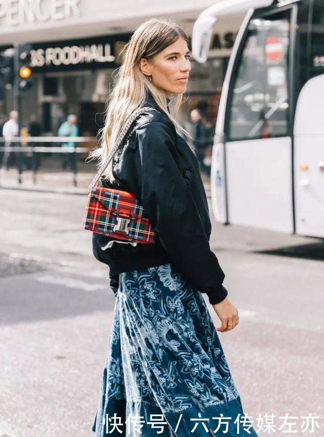 颜色融合感|女人买羽绒服,就选这3个颜色,显白显年轻,明年穿都不过时