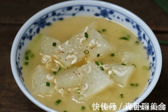 同是虾皮，选“白色”还是“浅红色”摊主告诉你，别再乱买了