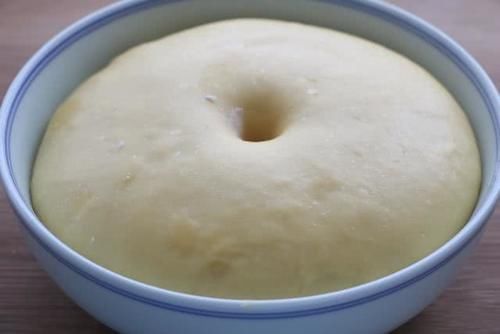 在家做面包,不用烤箱不用黄油,又软又拉丝,学会别再买面包吃了