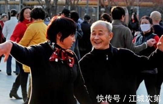 特征|长寿老人的4个共同特征,若你全有,可能长寿离你越来越近