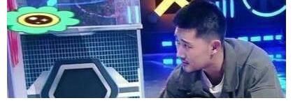 薛兆豐回歸最強(qiáng)大腦，開(kāi)場(chǎng)一句話點(diǎn)出了選手的最大問(wèn)題——不夠“自私”