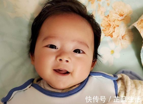 月龄|宝宝六个月时,这些动作仍不会,宝宝多半是身体发育迟缓,要当心