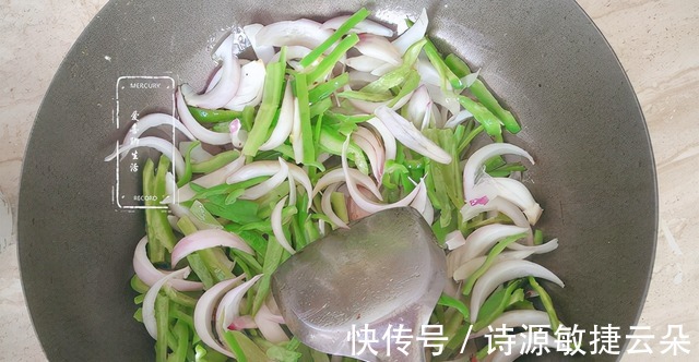 洋葱|秋季,这菜三天两头准炒一盘,健胃理气降三高,中老年人要多吃!