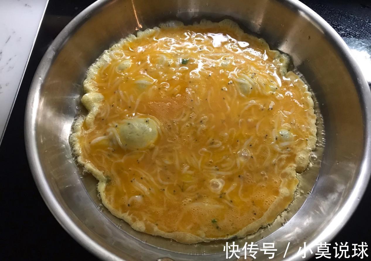 家常银鱼煎蛋，很适合做早餐，10分钟就搞定，鲜嫩好吃