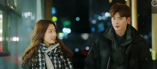 穿大衣怎样系围巾？这样三种搭配方式，让你回头率巨增