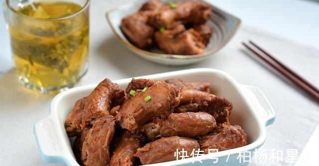 汤汁|香辣卤鸡脖，自制追剧小零食，味道完全不输买来的！