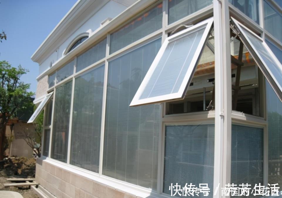 封阳台|封阳台如今流行用断桥铝门窗，能隔热也能隔音，难怪价格高了！