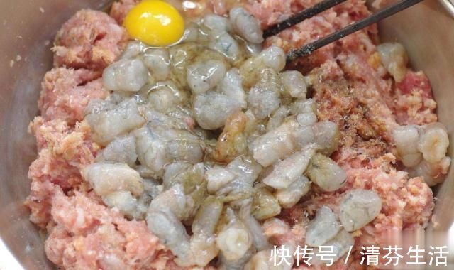 不管调什么饺子馅,这4种调料一定要加,饺子更香更好吃