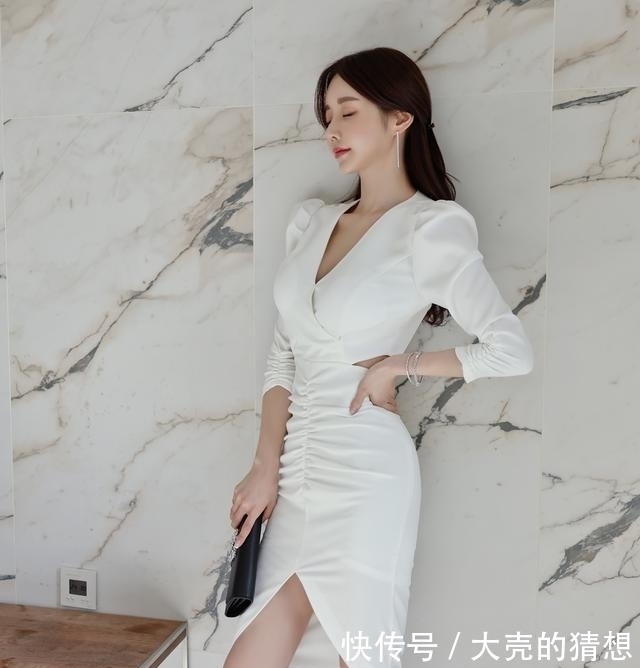 孙允珠时尚穿搭:浪漫梨花皱褶搭肩V领不规则连衣裙