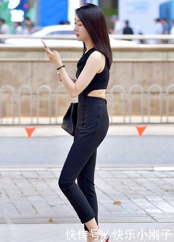 淡雅精致妆容的小姐姐,给人一种妩媚而嫣润的感觉!