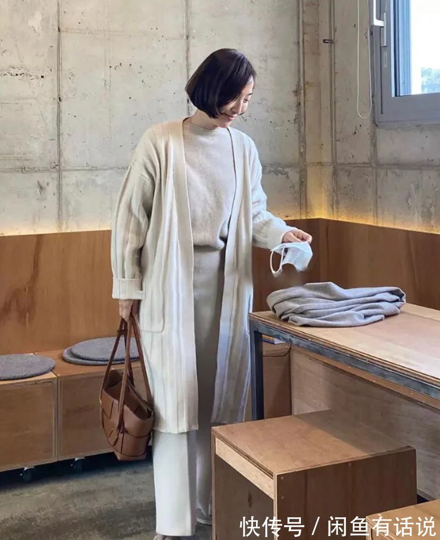 春天 中年女人春天穿衣,丢掉这些陈旧“时髦法则”吧,会有浓浓大妈感