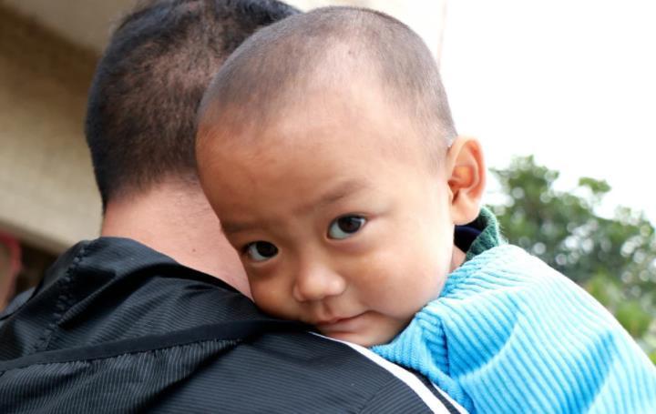 同龄|男孩小时候经常被女孩欺负?大人的“刻板印象”,让男孩受尽委屈