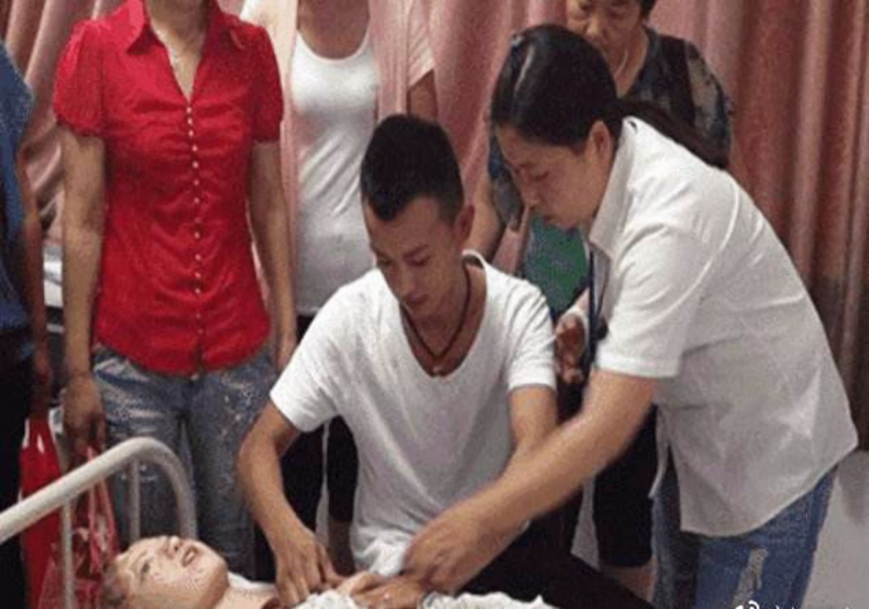 男性|产科医生是男的，可以理解，连催乳师行业也有男性，是怎么想的？