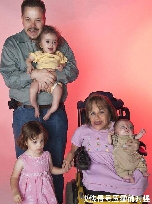 威尔|全球身材最矮小的母亲仅70厘米,不听医生警告拿命生下三个孩子