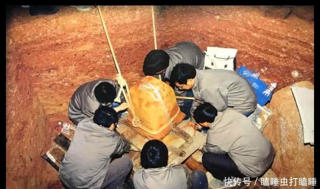 地宫|揭秘百年前的雷峰塔倒塌后,专家进入地宫,为啥激动的不行!