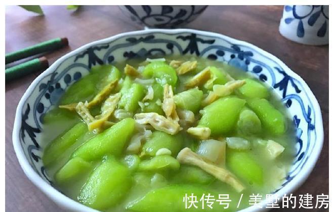 这菜要抓紧吃，再不吃就老了，炒时加入这两物，鲜美到汤都吃精光