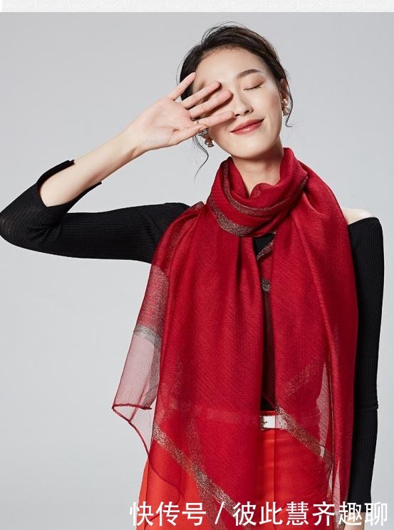 好看|港真,围巾选得好,好看减龄又显气质