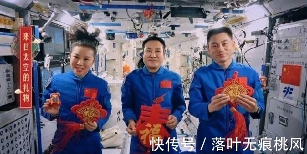 宇航员们@太空写字曾是世界难题,美国花百万研制,中国毛笔太空为何能用