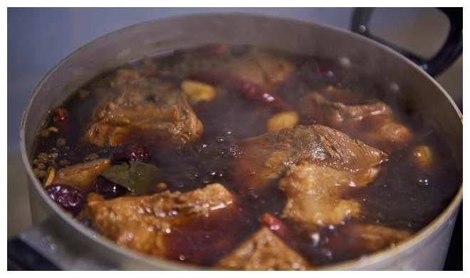 教你家庭秘制酱牛肉配方,学会这做法,酱香十足,口感紧实超入味