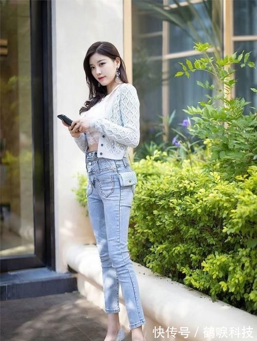 小姐姐 用牛仔裤搭配高跟鞋,轻轻松松秀出好身姿,时尚百搭!