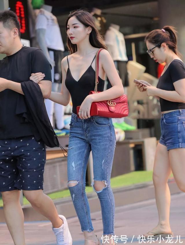 裤子 柔美的打底裤时尚美观,整体搭配显得大方得体,很有时尚气质