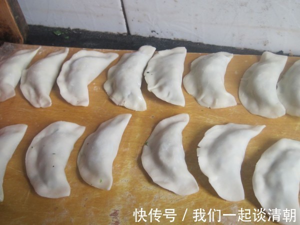 此种素馅饺子,孩子吃了,个头猛,女人吃了,脸色红润皮肤好