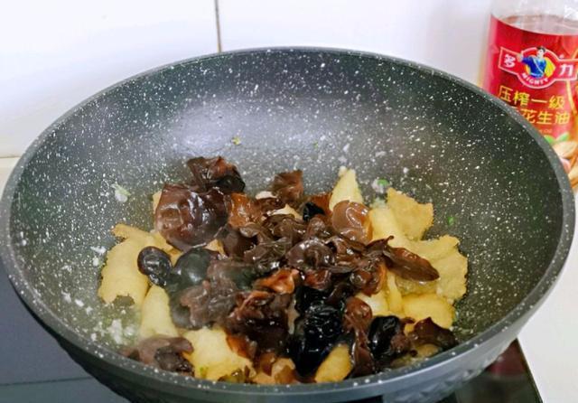 用来|没想到这种食材还能用来做小炒,香气扑鼻还不油腻.好吃不上火