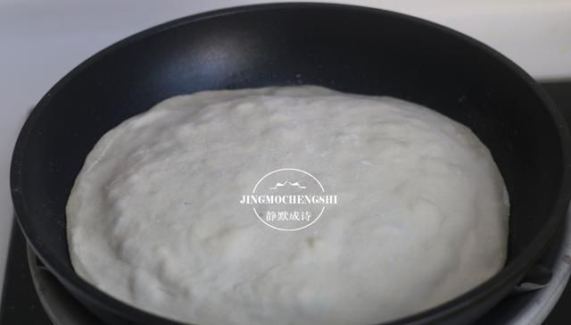  这才是韭菜盒子的传统做法，皮薄馅儿大，好吃易做，难度为零