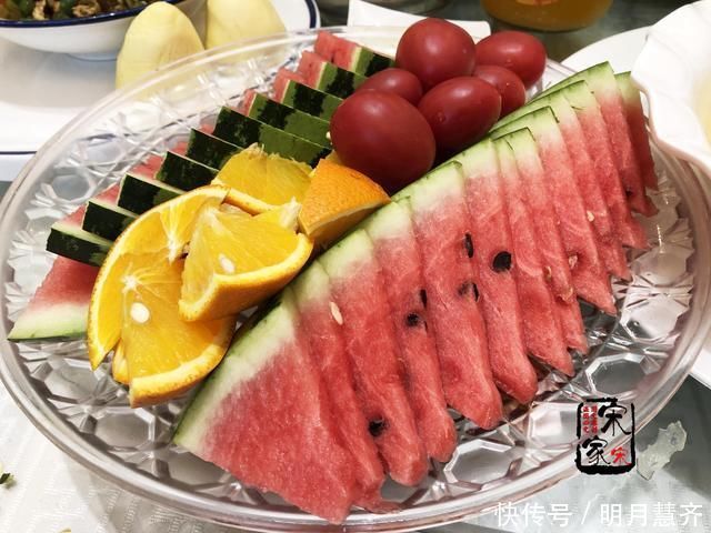 孩子3周岁宴席，880元标准上了27道菜，客人吃完竟说贵了